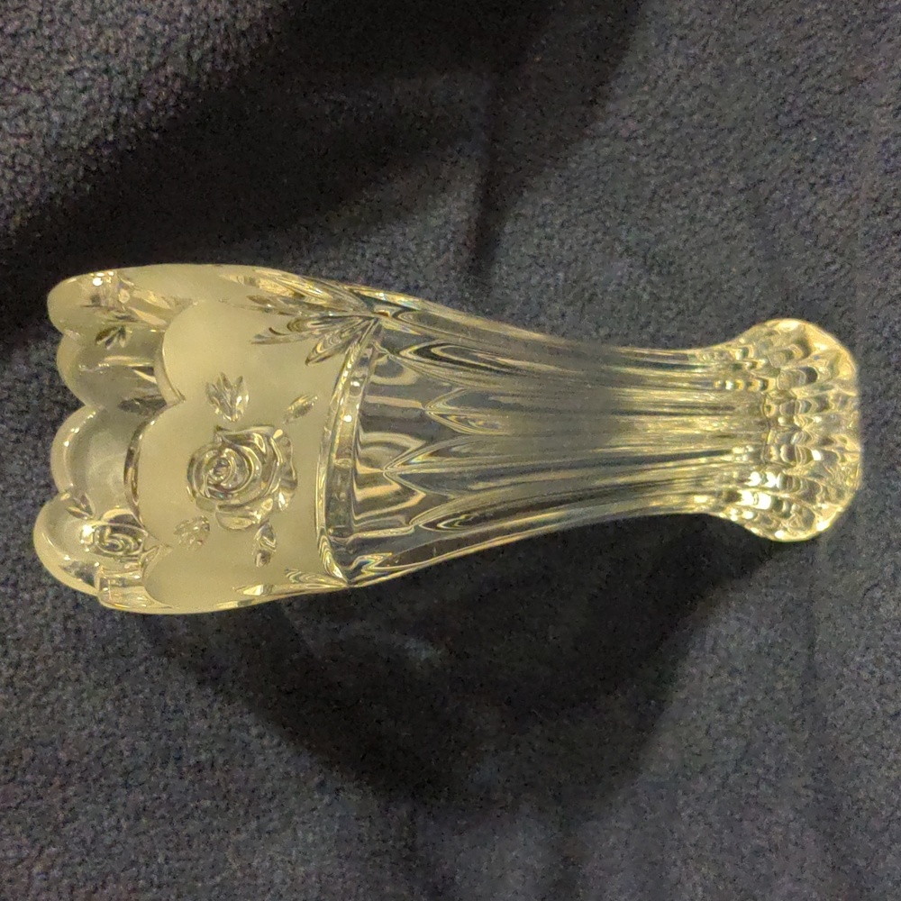 Oneida Southern Garden Frosted Crystal Vase